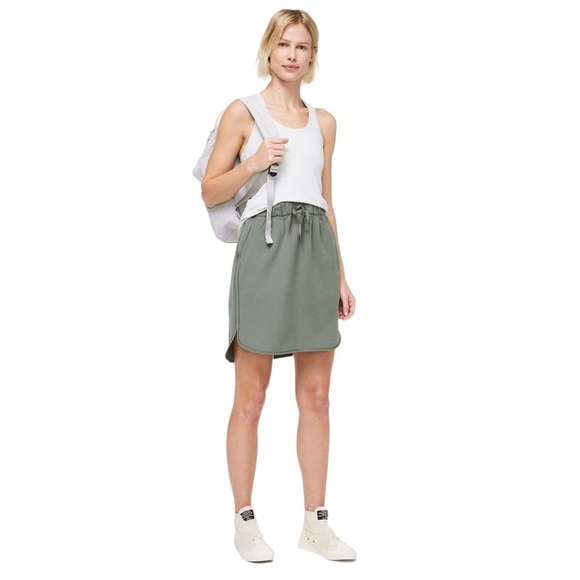 Lululemon Grey Sage On The Fly Skirt *Woven sz 2 EUC Army Olive Green - Picture 3 of 11